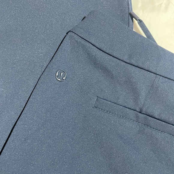 Lululemon Straight-Leg Mid-Rise Pant Luxtreme *Regular Size Large - Picture 3 of 4